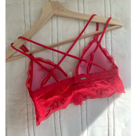 🌻Free w/ $15 Puchase ♥️ VS PINK Lace Trim Bralette - Picture 2 of 4